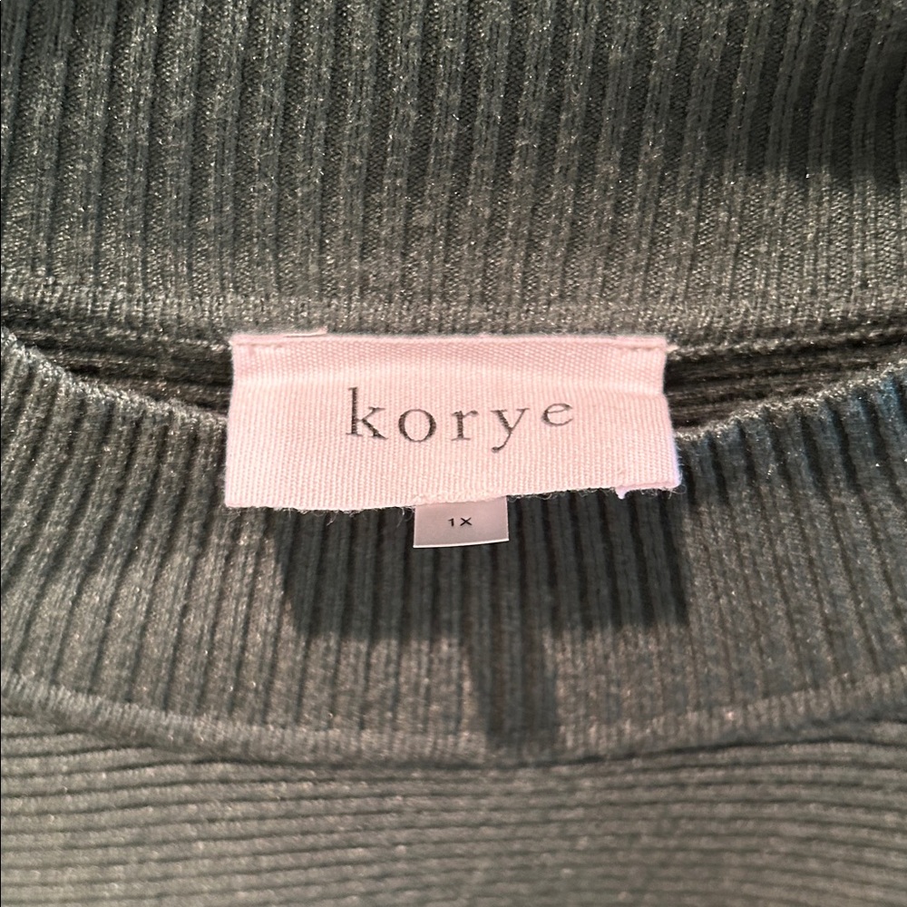 Elegant Green Women's Sweater - Picture 2 of 6